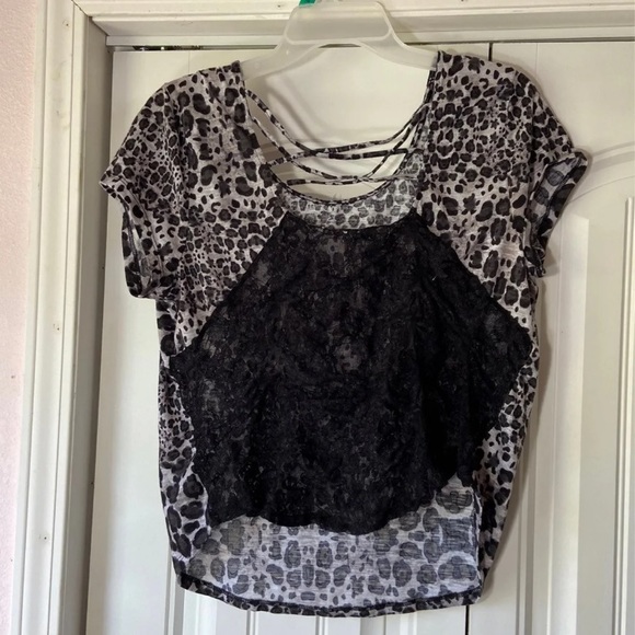 No Boundaries - Woman's Leapord Spotted Blouse - Picture 2 of 4